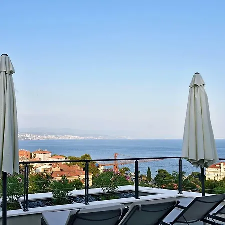 Appartement In Ziza, Rooftop Swimming Pool Opatija