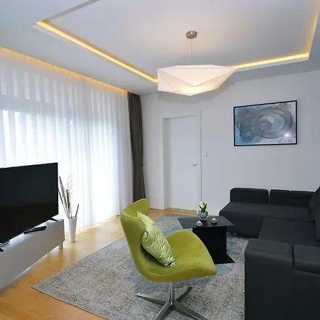Apartament In Ziza, Rooftop Swimming Pool
